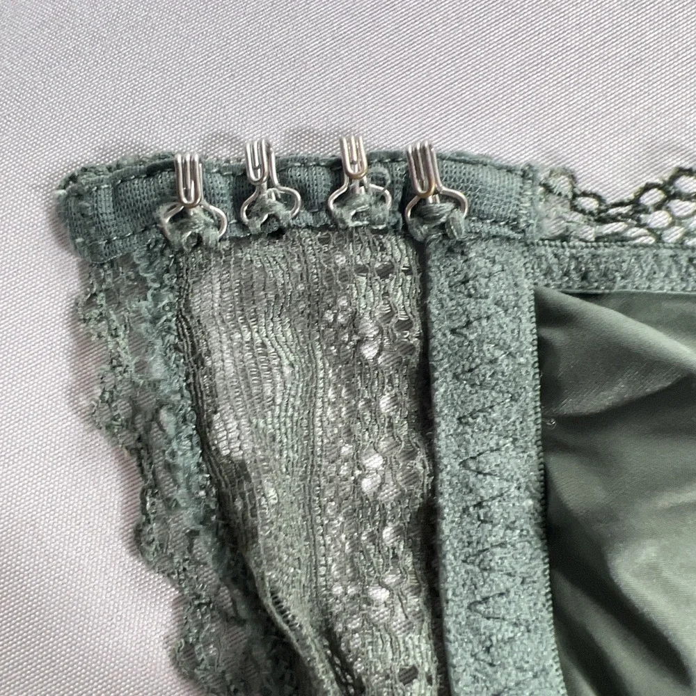 Victoria's Secret Green Lace Front Closure Razorback Bralette SizeX-Large